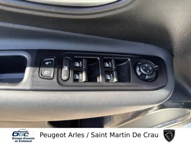 Jeep Renegade 1.3 turbo t4 240 ch phev at6 4xe eawd — photo 13