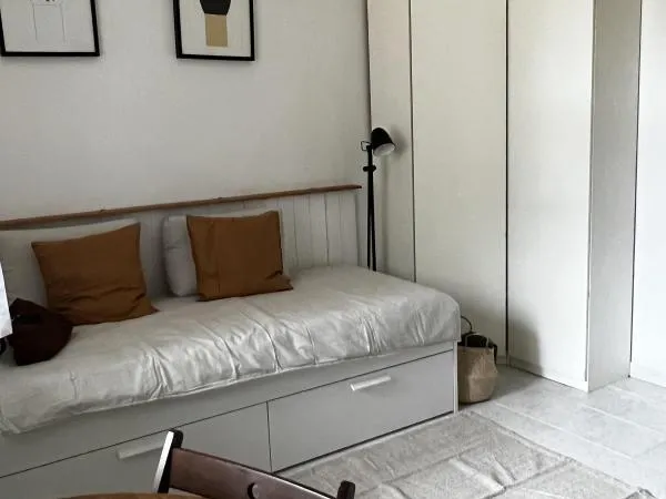 Studio meublé avec terrasse et jardin vendu loué
