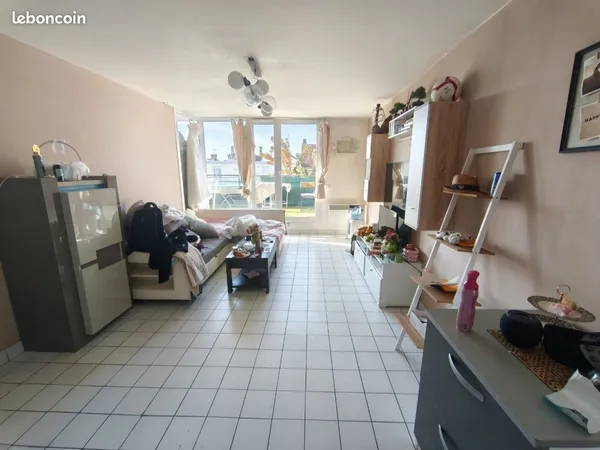 F2, 46m2, étage 1, terrasse 16m2 a cote gare