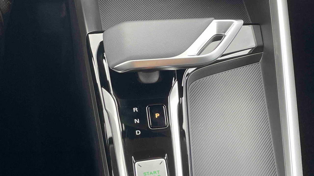 MG ZS 1.5 L Hybrid+ 197 ch — photo 20