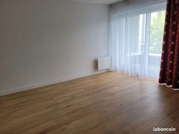 A louer T2 proche Lycée Chateaubriand, balcon, parking, ascenseur