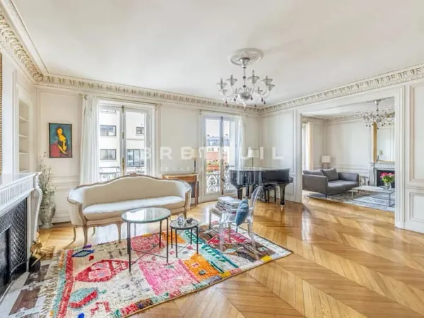 Appartement 7 pièces 215 m²