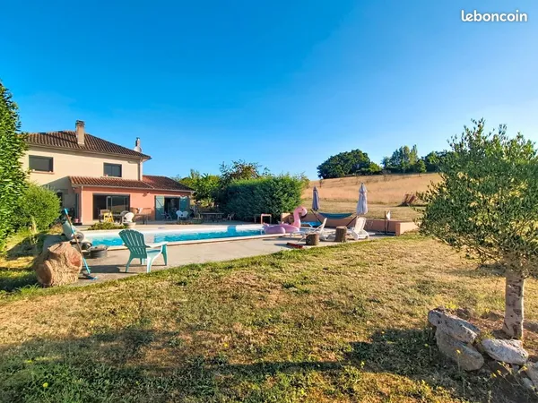 Maison familiale, piscine et dépendances