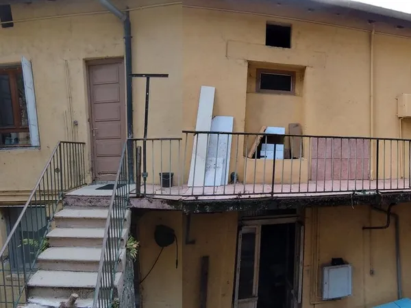Immeuble 303 m² local commercial + 2 logements