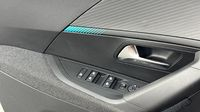 Peugeot 2008 1.2 PureTech 130ch S&S Style EAT8 — photo 16