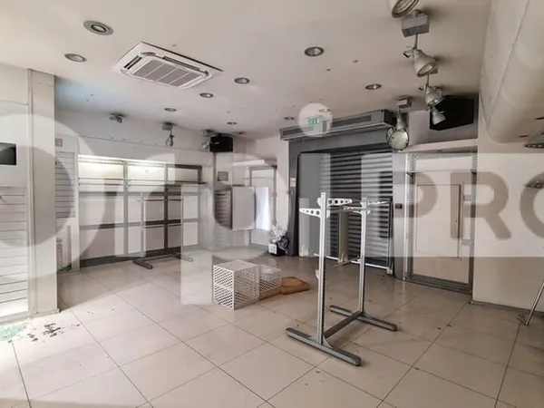 Local commercial 250 m²