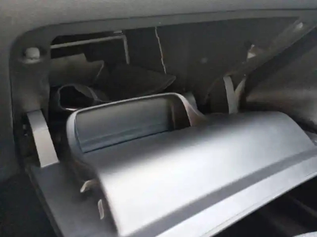 Peugeot 208 puretech 100 s&amp;s bvm6 — photo 50
