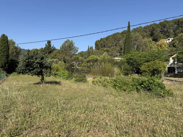 Terrain constructible 583 m²