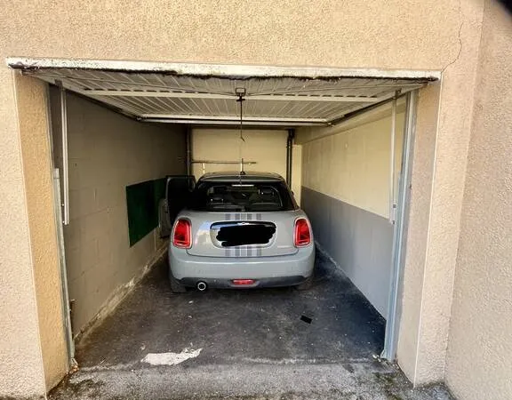 Garage/Parking