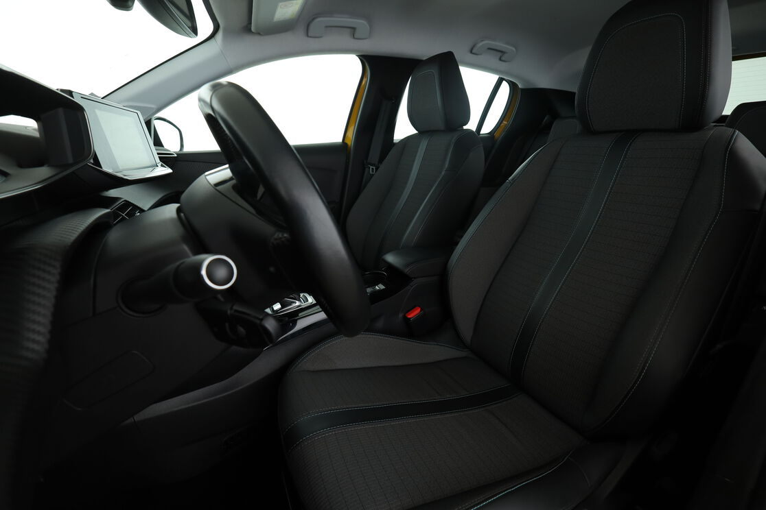 Peugeot 208 Electrique 50 kWh Allure — photo 9