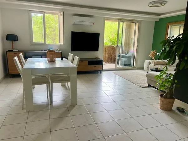 MAGNIFIQUE 3 PIECES EN EXCELLENT ETAT-TRES CALME-VUE DEGAGEE