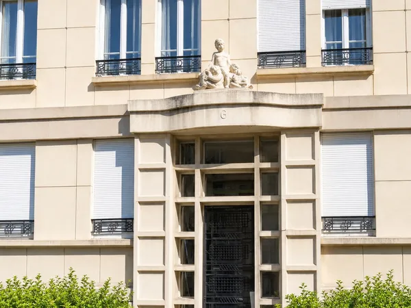Chamalières - Appartement de charme rénové dans immeuble signé Vigneron - cave et Garage