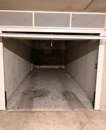 Place de parking + box