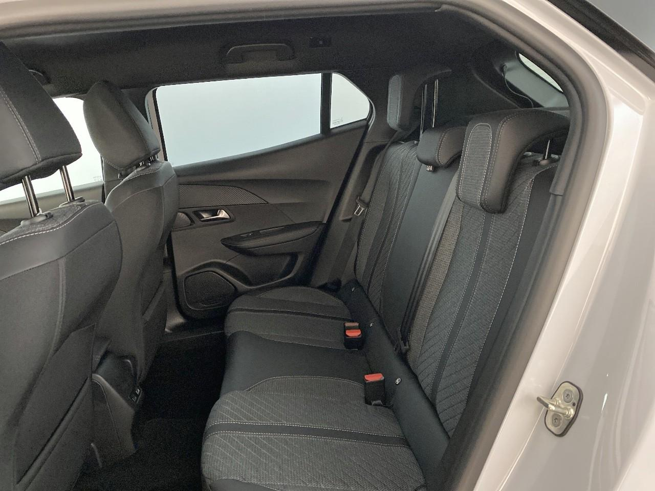 Peugeot 2008 hybrid 145 ch e-dcs6 allure — photo 10