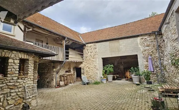 Maison à Blesmes de 137 m² comprenant cinq pièces dont trois chambres
