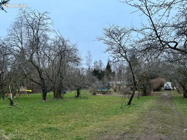 Terrain loisirs 16000m2 + bâtis