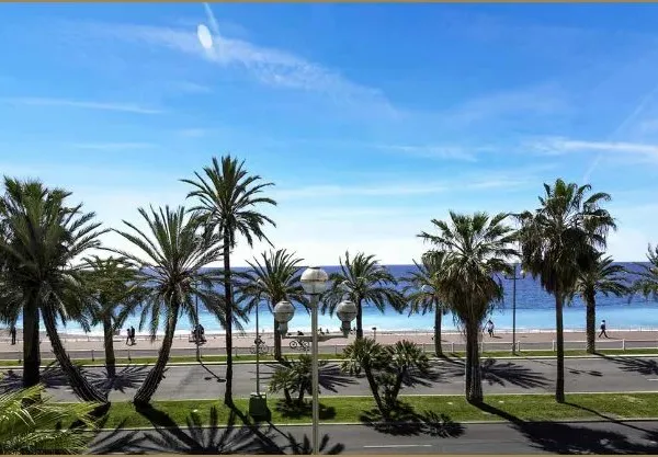 NICE - PROMENADE DES ANGLAIS. 3 PIECES.