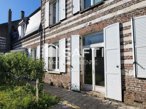 MAISON DE VILLE EN PIERRES ET BRIQUES
