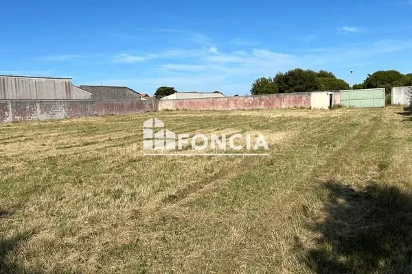 Terrain 739 m²