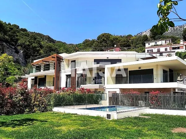 APPARTEMENT DE 4 PIÈCES AVEC VUE SUR LA MER