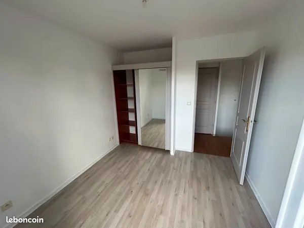 Duplex lumineux à vendre - Spacieux et prêt à habiter