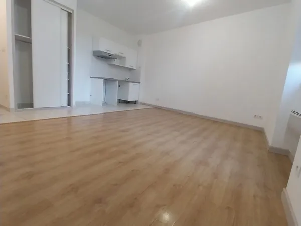Appartement t2 centre de Roquemaure