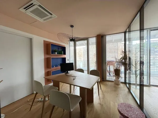 Bureau 114 m²