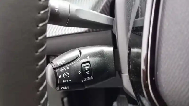 Peugeot 2008 100 s&amp;s bvm6 — photo 8