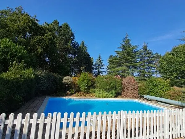 Maison 7 pièces 261 m²