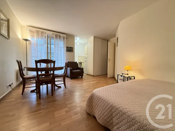 Studio 1 pièce 26 m²