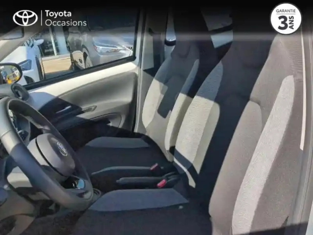 Toyota Aygo x 1.0 vvt-i 72ch dynamic s-cvt — photo 11