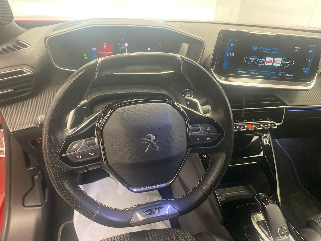 Peugeot 2008 bluehdi 130 s&s eat8 gt — photo 12