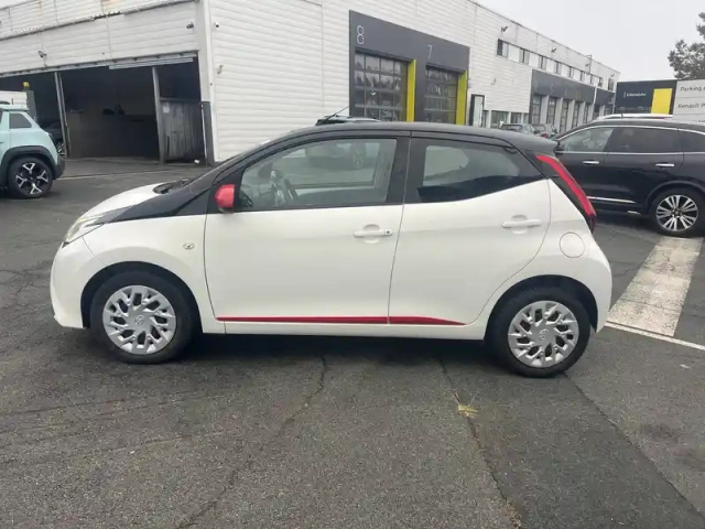 Toyota Aygo 1.0 vvt-i — photo 2
