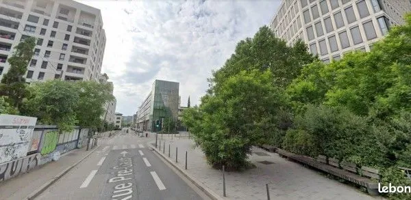 Local commercial 302 m²