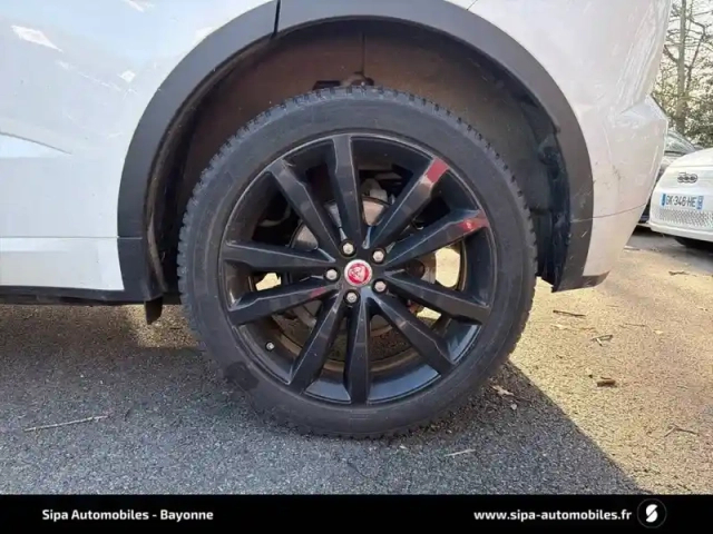 Jaguar E-Pace 2.0 d - 150 ch awd bva — photo 11