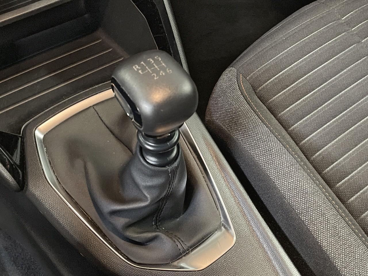 Peugeot 2008 puretech 130 s&s bvm6 active business — photo 23