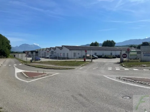 Local d'activité 408 m²