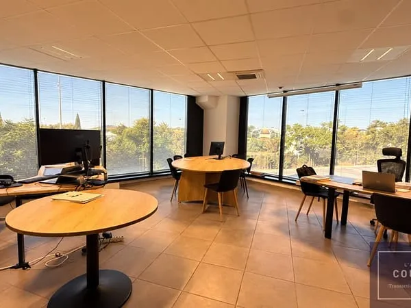 Bureaux de 283,65 m2 + 7 pkg