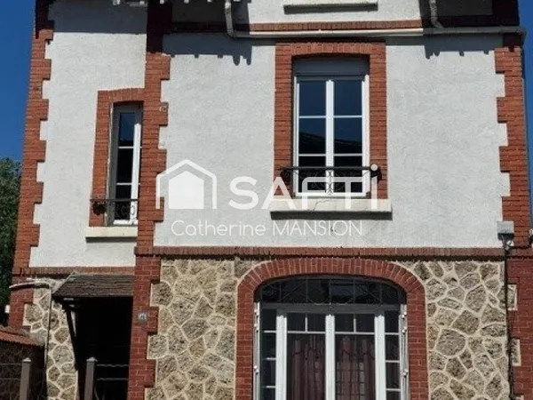 A vendre à Reims très belle maison de caractère avec jardin, garage, cave, 6 chambres