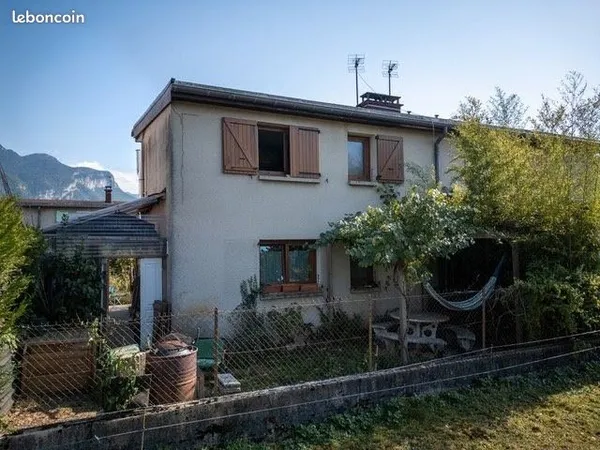 Maison avec petit jardin proche commerces