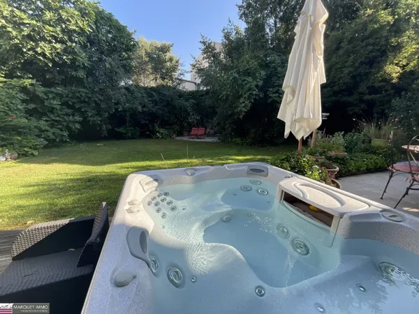 Villa 10 pièces 238 m²