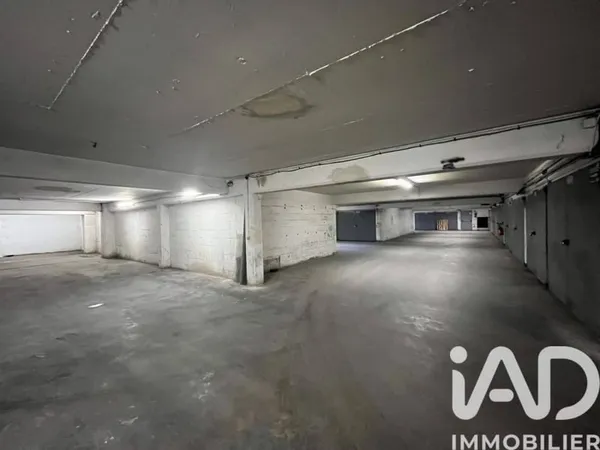 Parking 150 m²