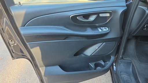 Mercedes Classe V 300d 237 9G-Tronic - Avantgarde Extra Long – 2022 – 130513 km – Diesel – Boîte Automatique — photo 17