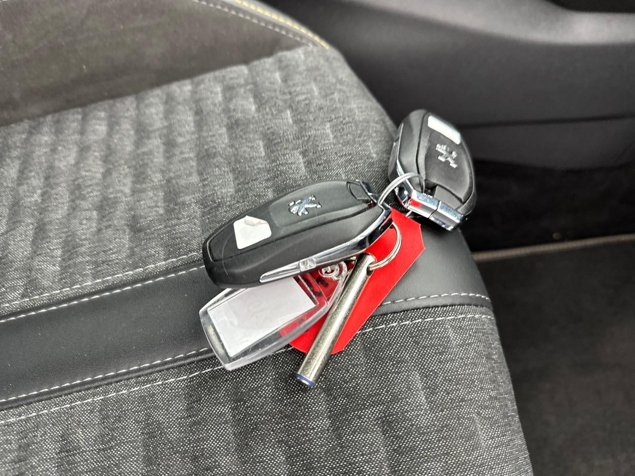 Peugeot 2008 puretech 130 s&s bvm6 roadtrip — photo 34
