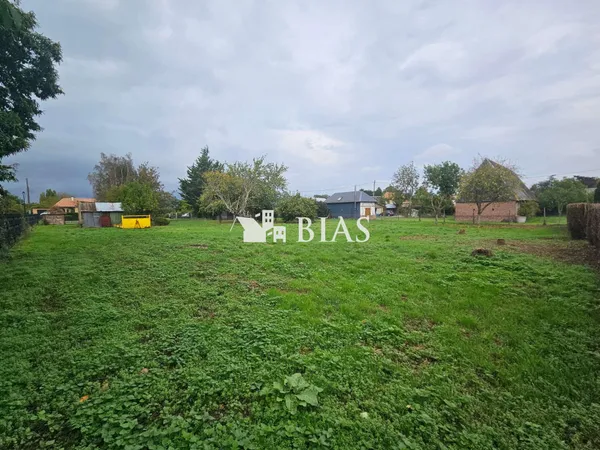 Terrain 2204 m²
