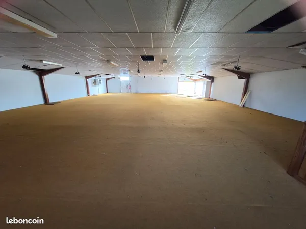 Local à louer 328m²
