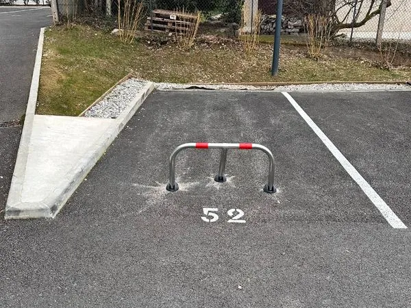 3 places de parking a etrembiere