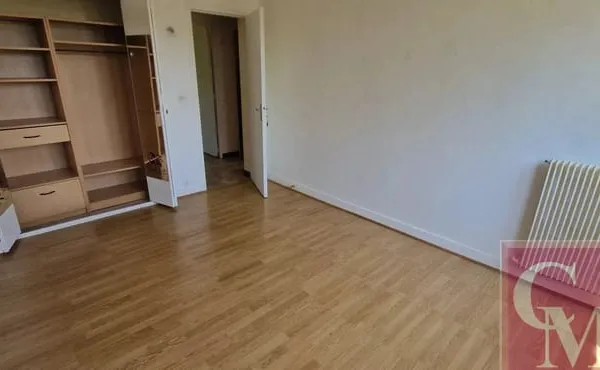 Appartement type F3 avec balcon, cave et box en centre ville
