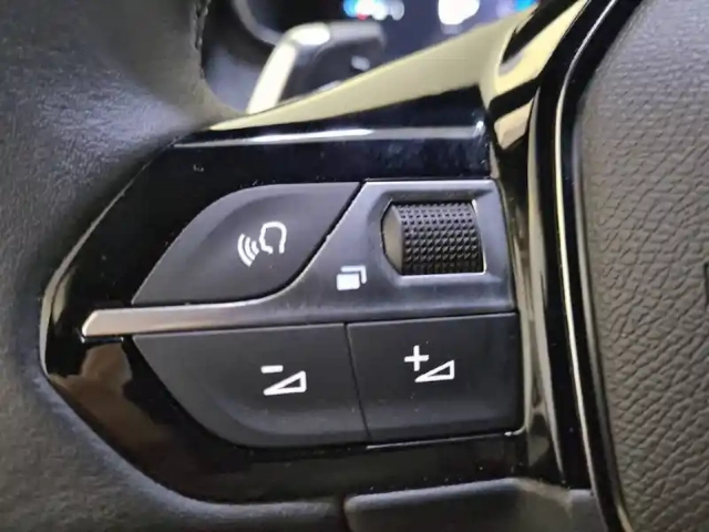 Peugeot 2008 hybrid 145 e-dcs6 — photo 34