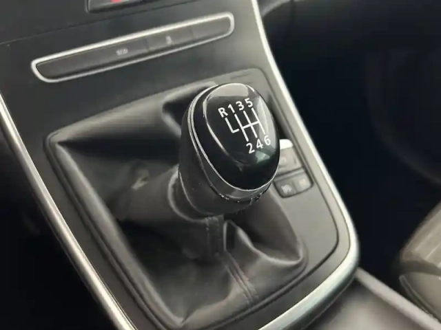Renault Scenic dci 110 energy — photo 22